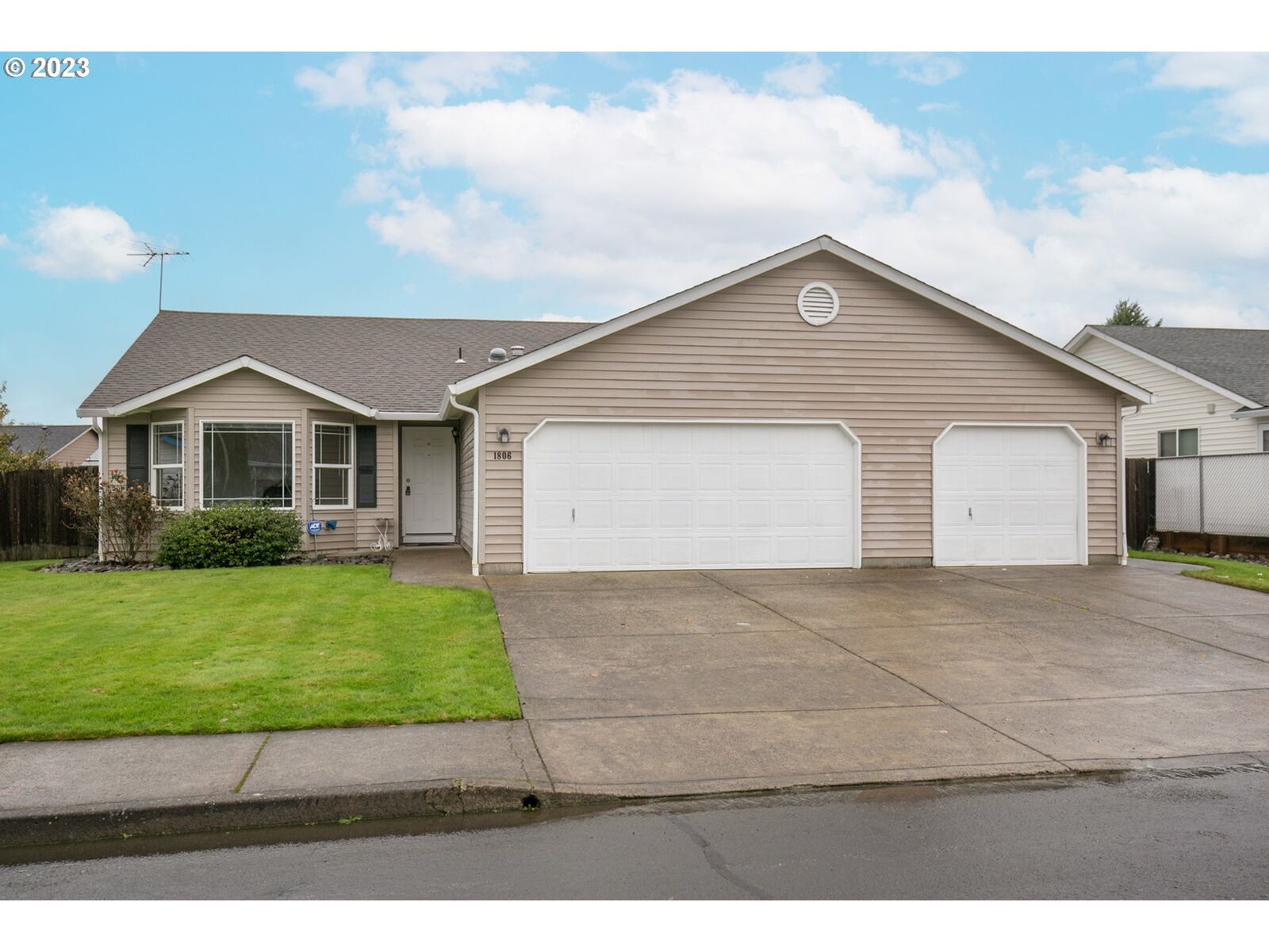 Property Photo: 1806 NW 4th Ave WA 98604