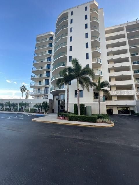 Property Photo: 670 Island Way 400 FL 33767