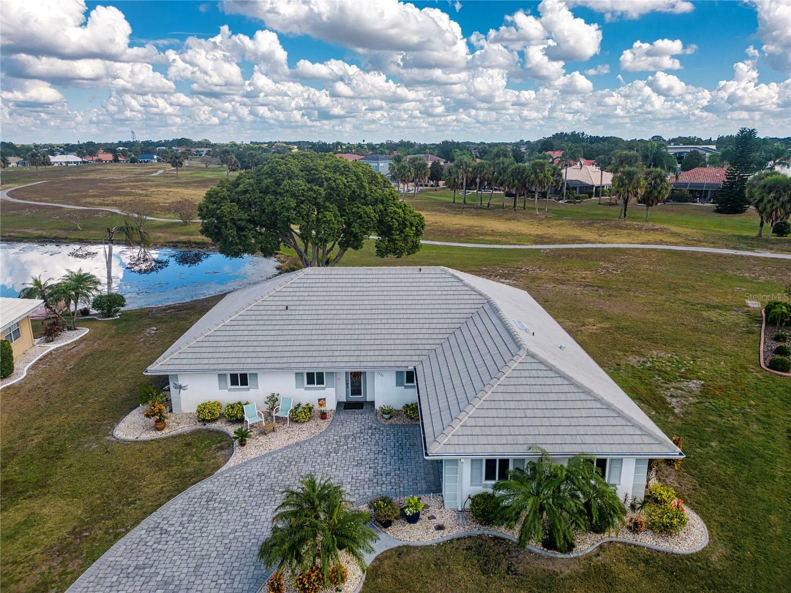 Property Photo:  1822 Wolf Laurel Drive  FL 33573 