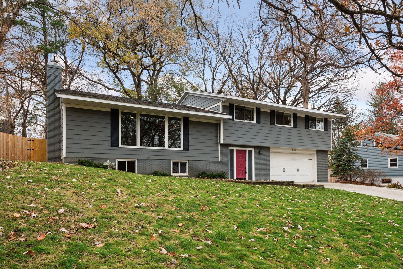 Property Photo:  16520 Canterbury Drive  MN 55345 