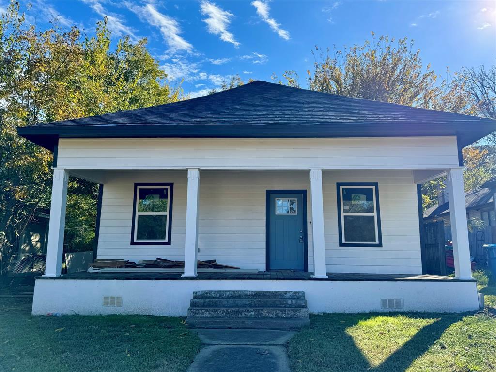 Property Photo: 1014 W Morgan Street TX 75020