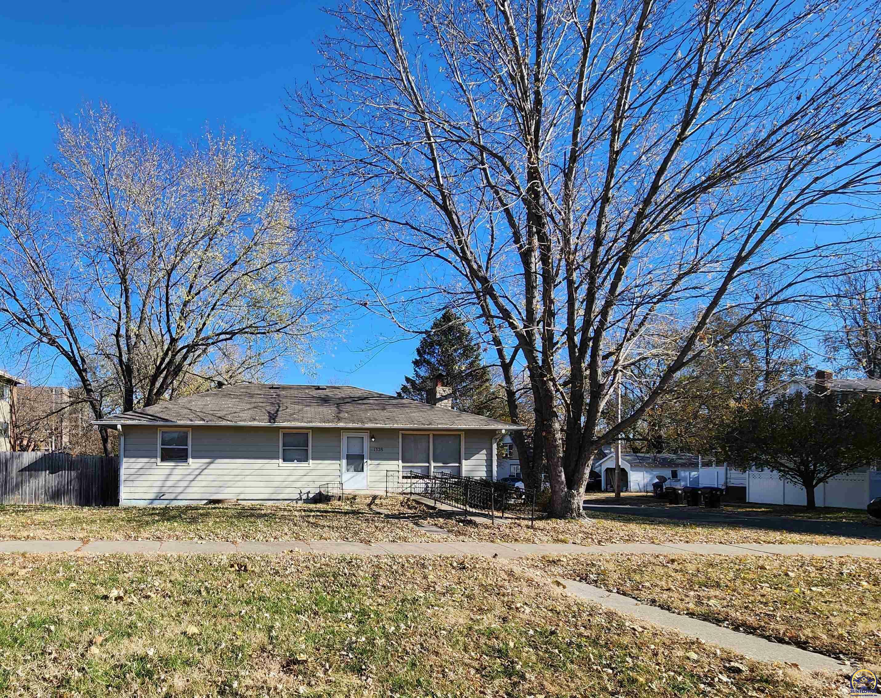 Property Photo:  1328 SW Western Ave  KS 66604 