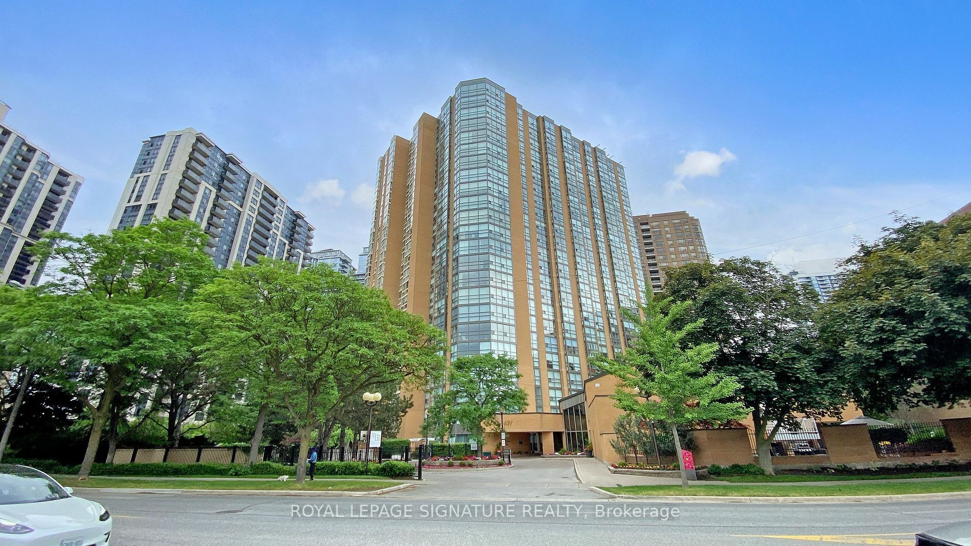 Property Photo: 131 Beecroft Ave 1505 ON M2N6G9