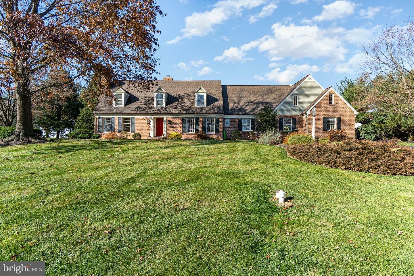 Property Photo: 718 Buckwood Lane PA 17543