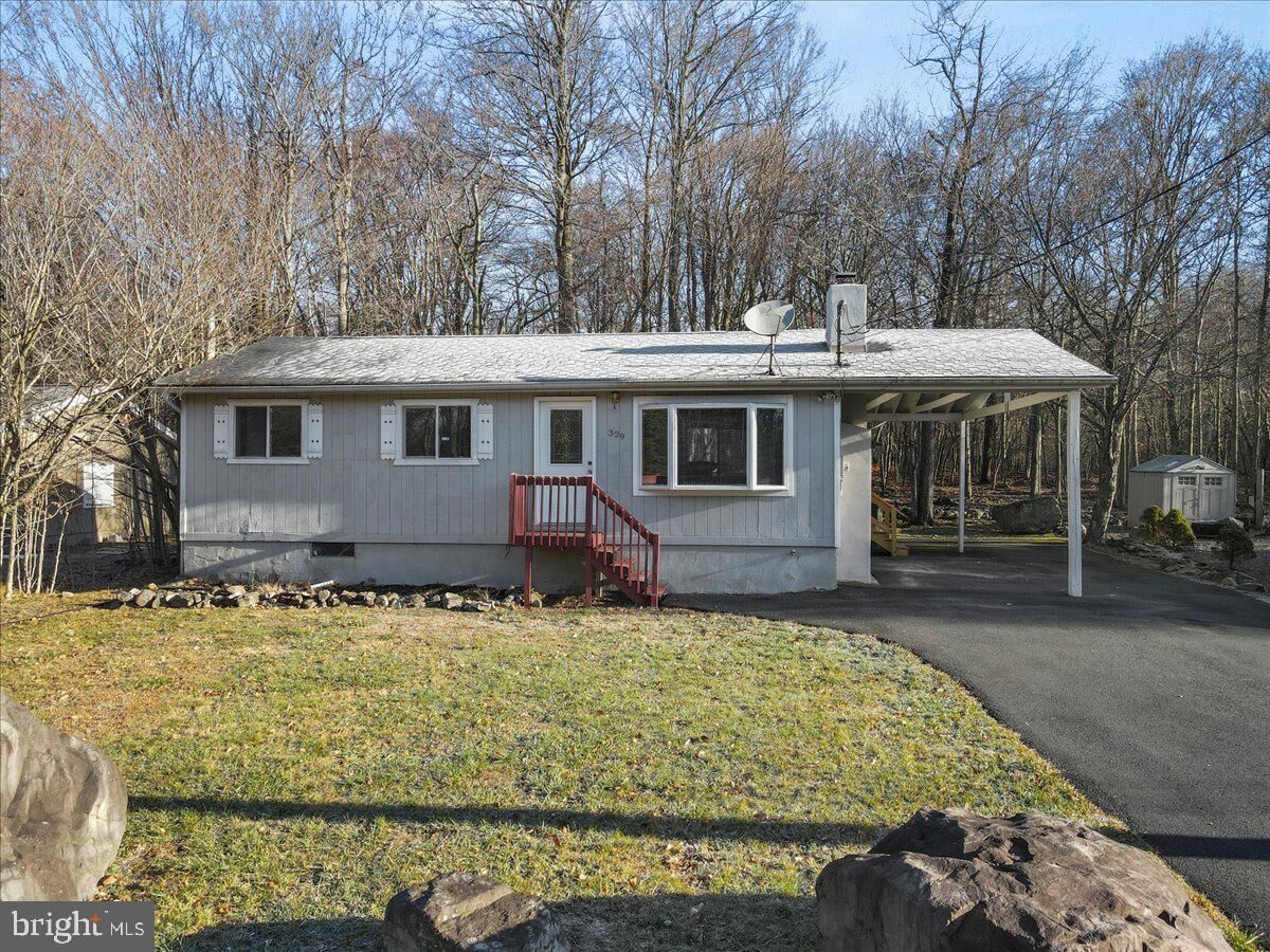 Property Photo:  1089 Country Place Drive  PA 18466 