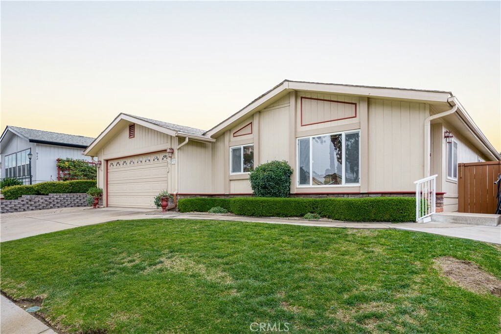 Property Photo:  922 Roadrunner Drive  CA 93455 