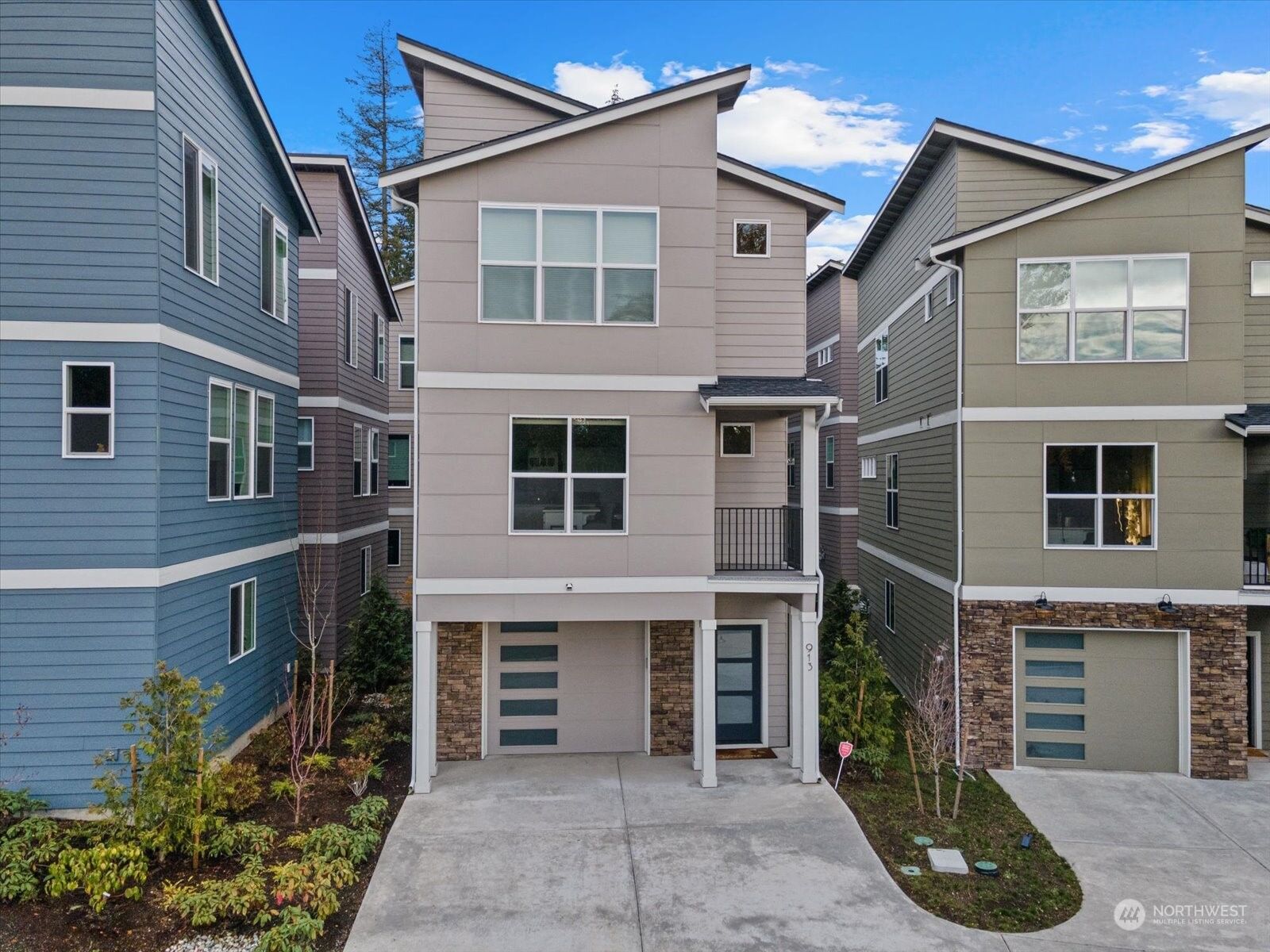 House for sale in Lynnwood 913 143rd Street SW, Lynnwood, WA 98087