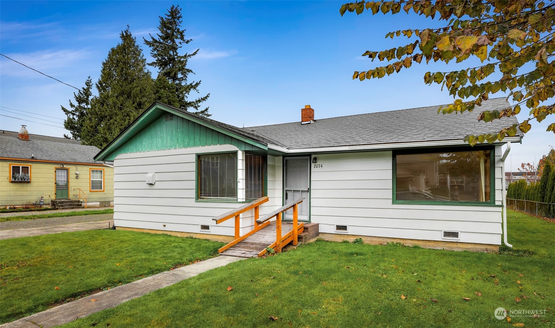 Property Photo:  2074 Cottage Place  WA 98248 