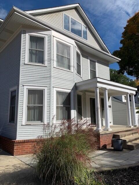 Property Photo: 414 E College Street OH 43023