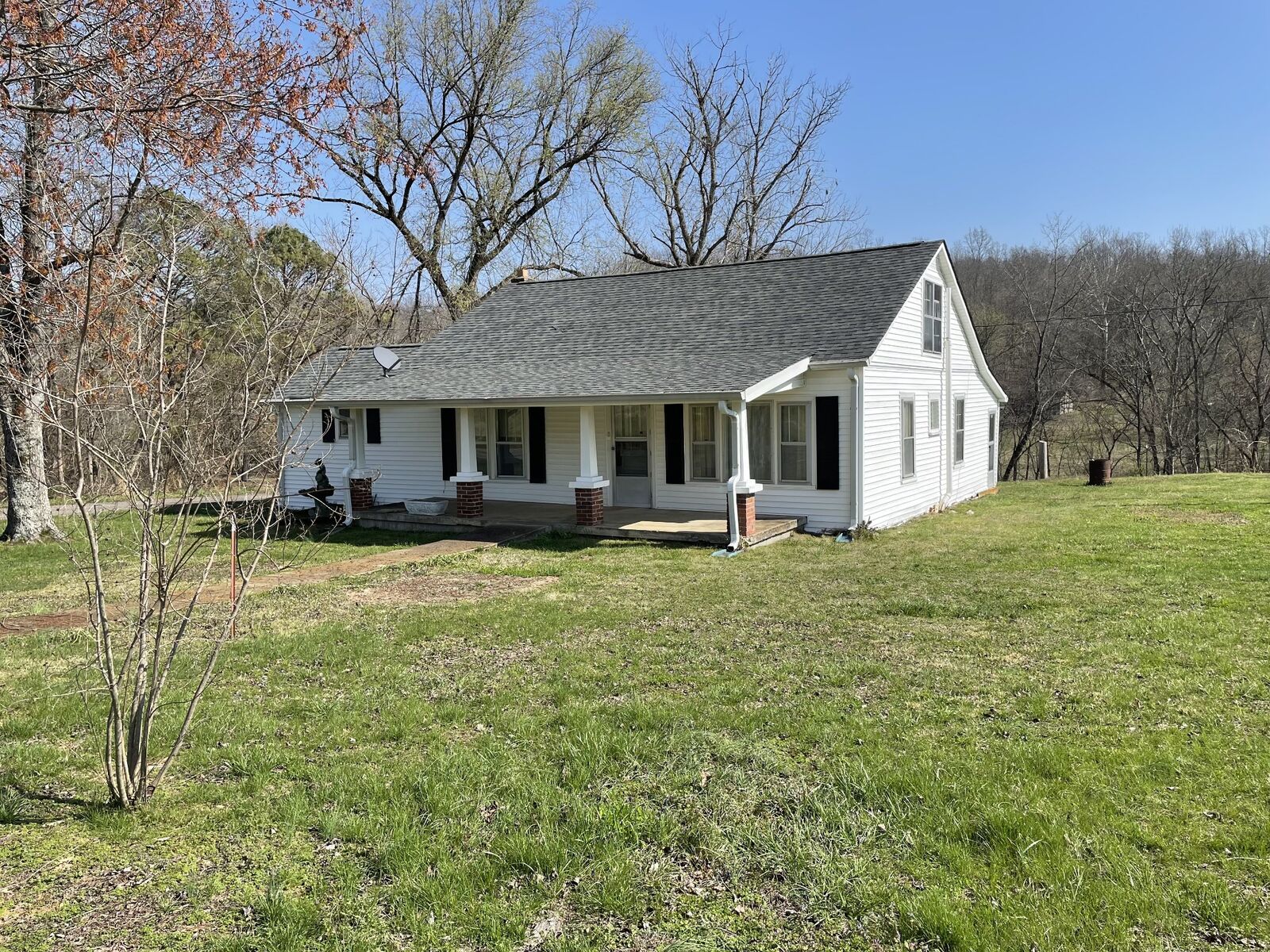 Property Photo: 1055 Highway 231 TN 37061