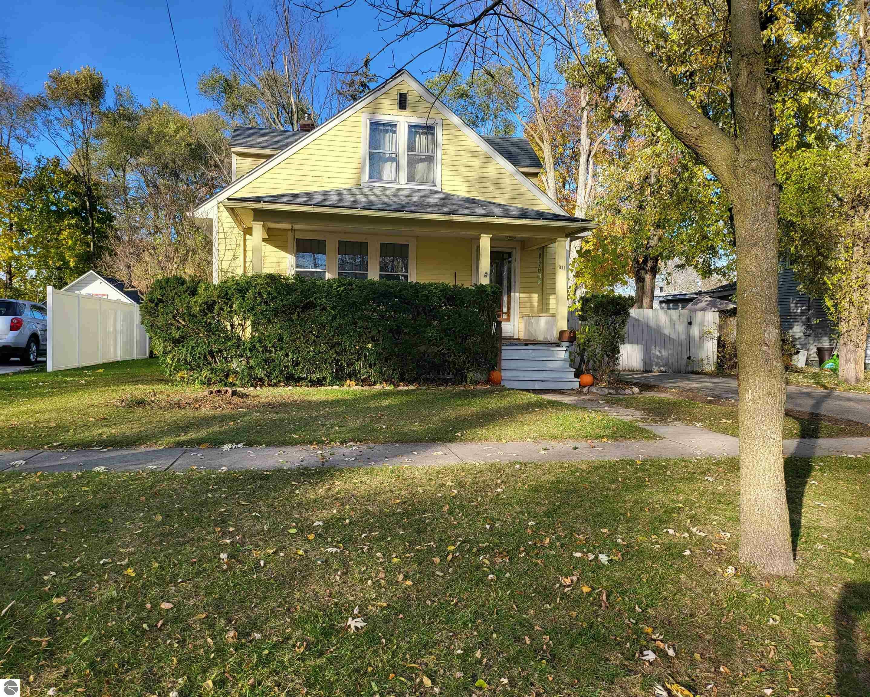 Property Photo:  311 E Bennett Avenue  MI 48858 