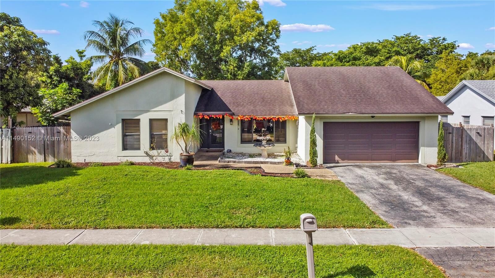 Property Photo: 1211 NW 78th Ave FL 33322