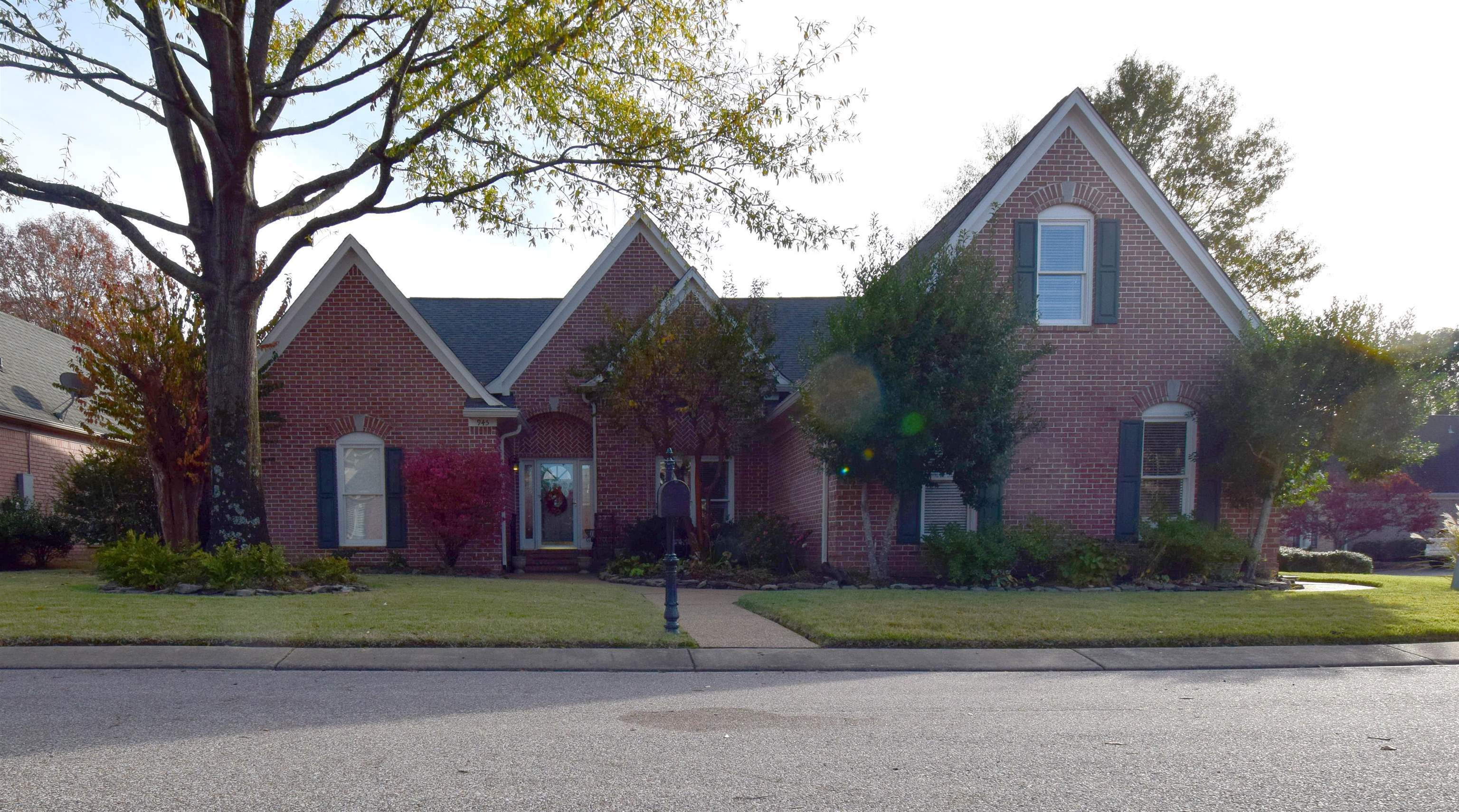 Property Photo:  945 Warwick Oaks Ln N  TN 38017 