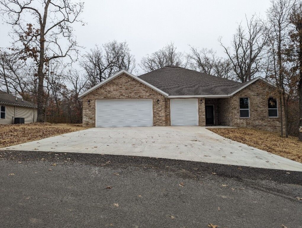 Property Photo:  5 Mawnan Lane  AR 72714 