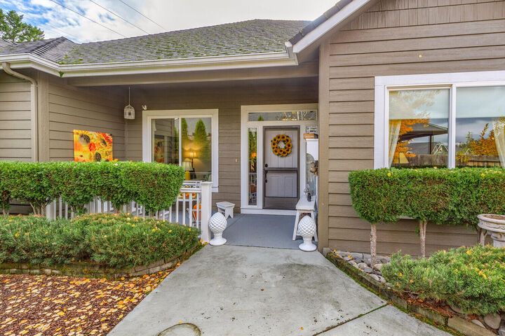 109 Whispering Drive  Grants Pass OR 97527 photo