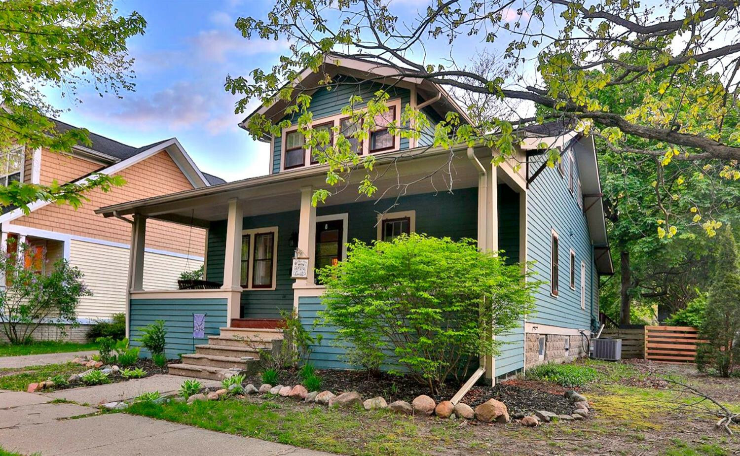 Property Photo:  105 Oakwood Ave Street  MI 48197 