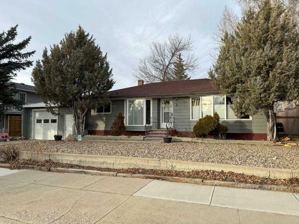 Property Photo: 317 2 Avenue NE AB T0K 1M0