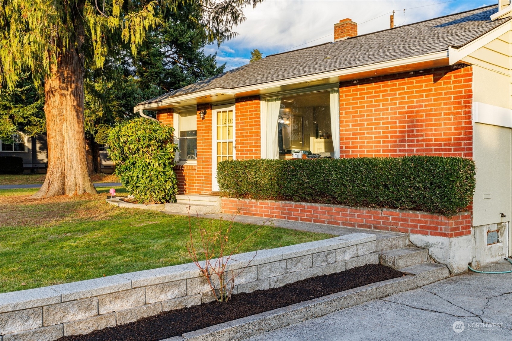Property Photo: 2926 Kulshan Street WA 98225