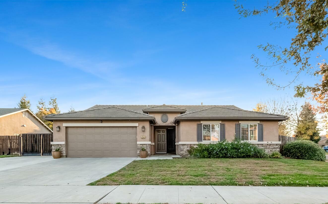 Property Photo:  2541 W Corvina Avenue  CA 93291 