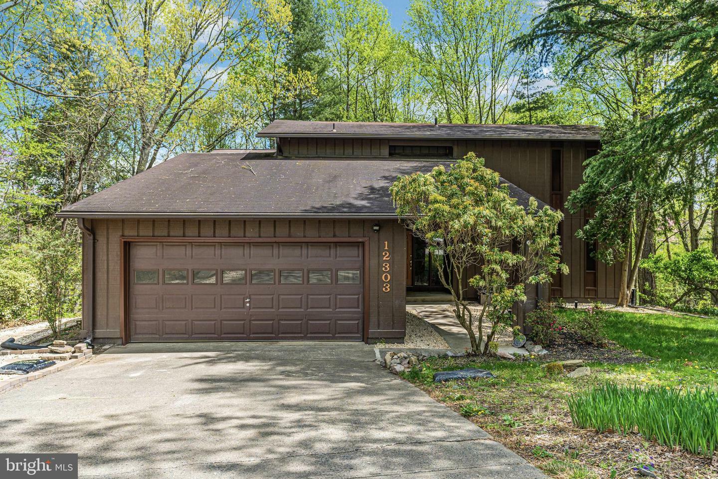 Property Photo: 12303 Beechnut Court VA 22192
