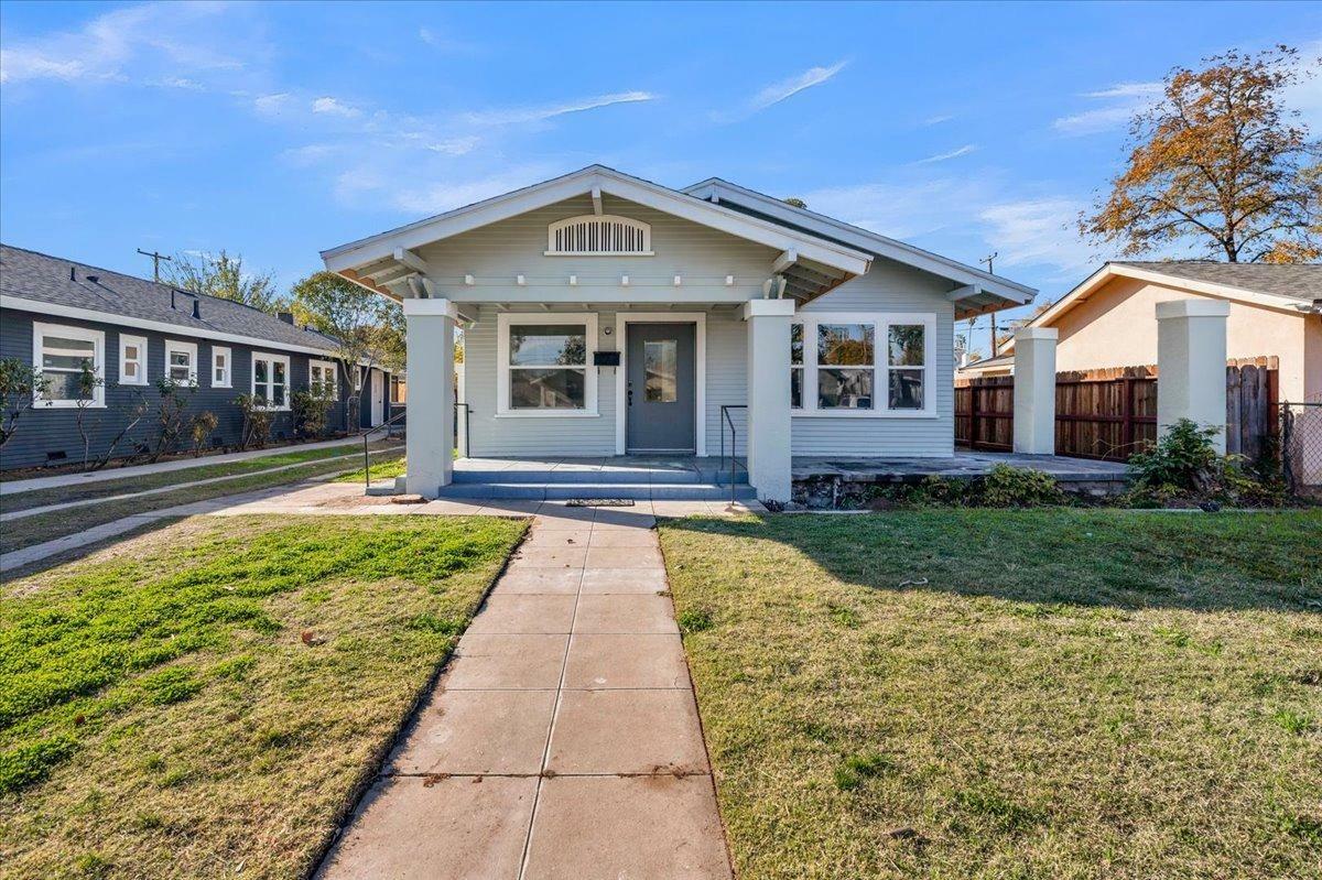 Property Photo:  1265 N Safford Avenue  CA 93728 