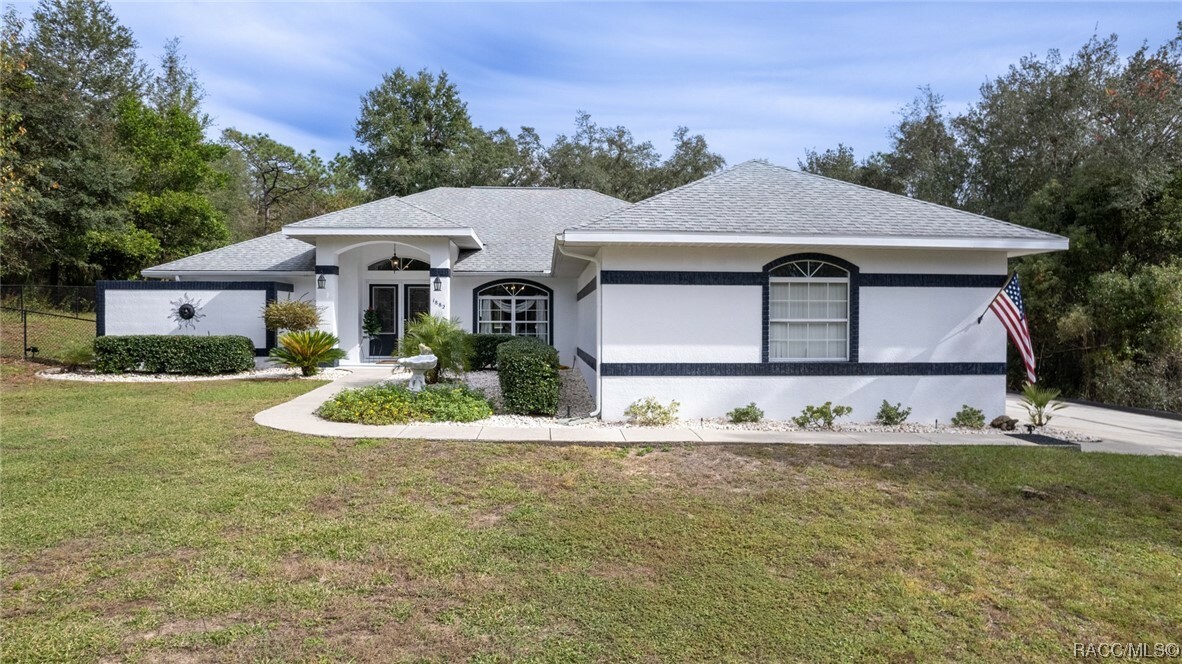 Property Photo:  1882 E Monopoly Loop  FL 34453 