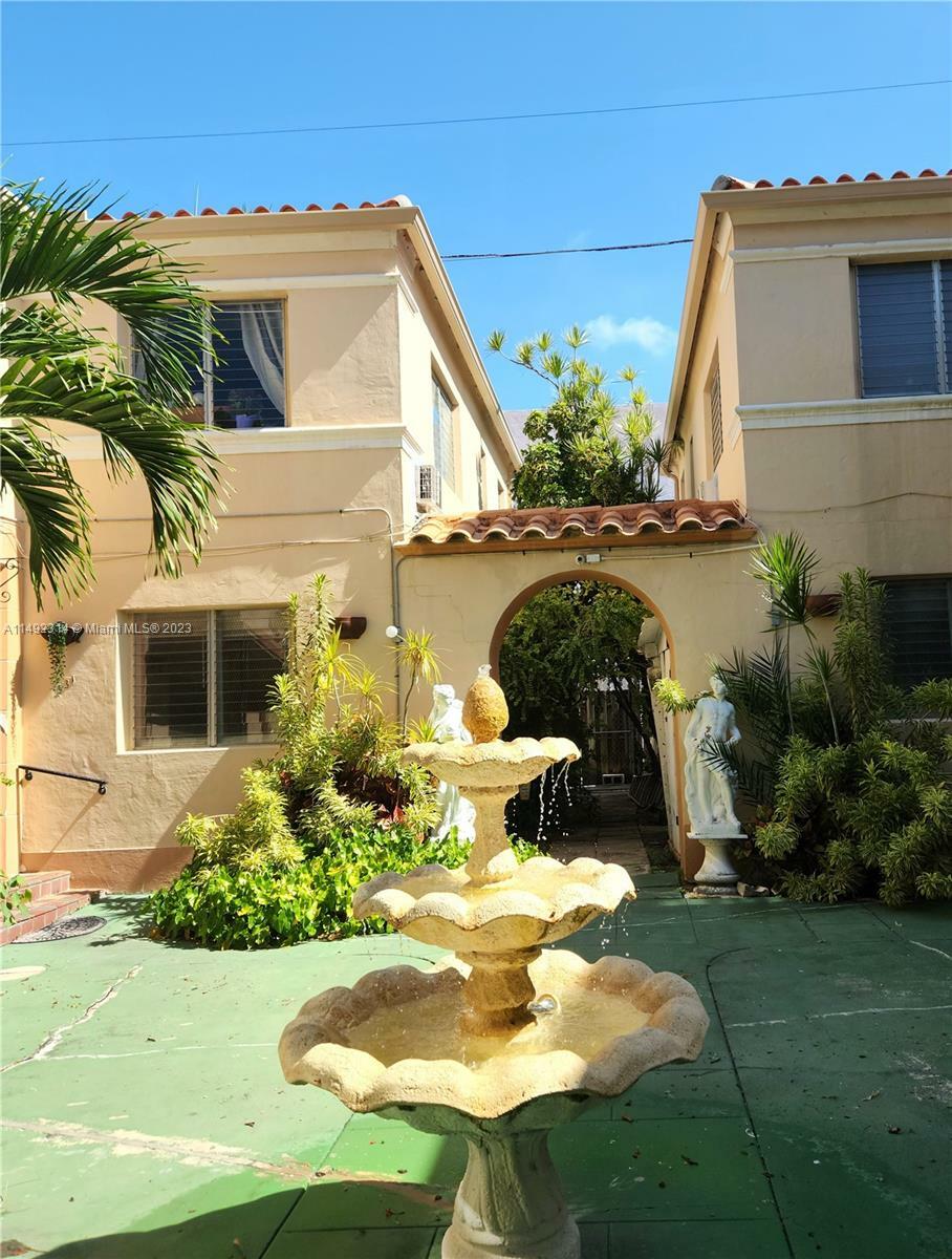 Property Photo:  525 Espanola Way 8  FL 33139 