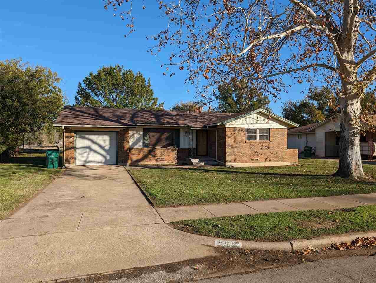 Property Photo:  406 Vaughn Street  TX 76354 