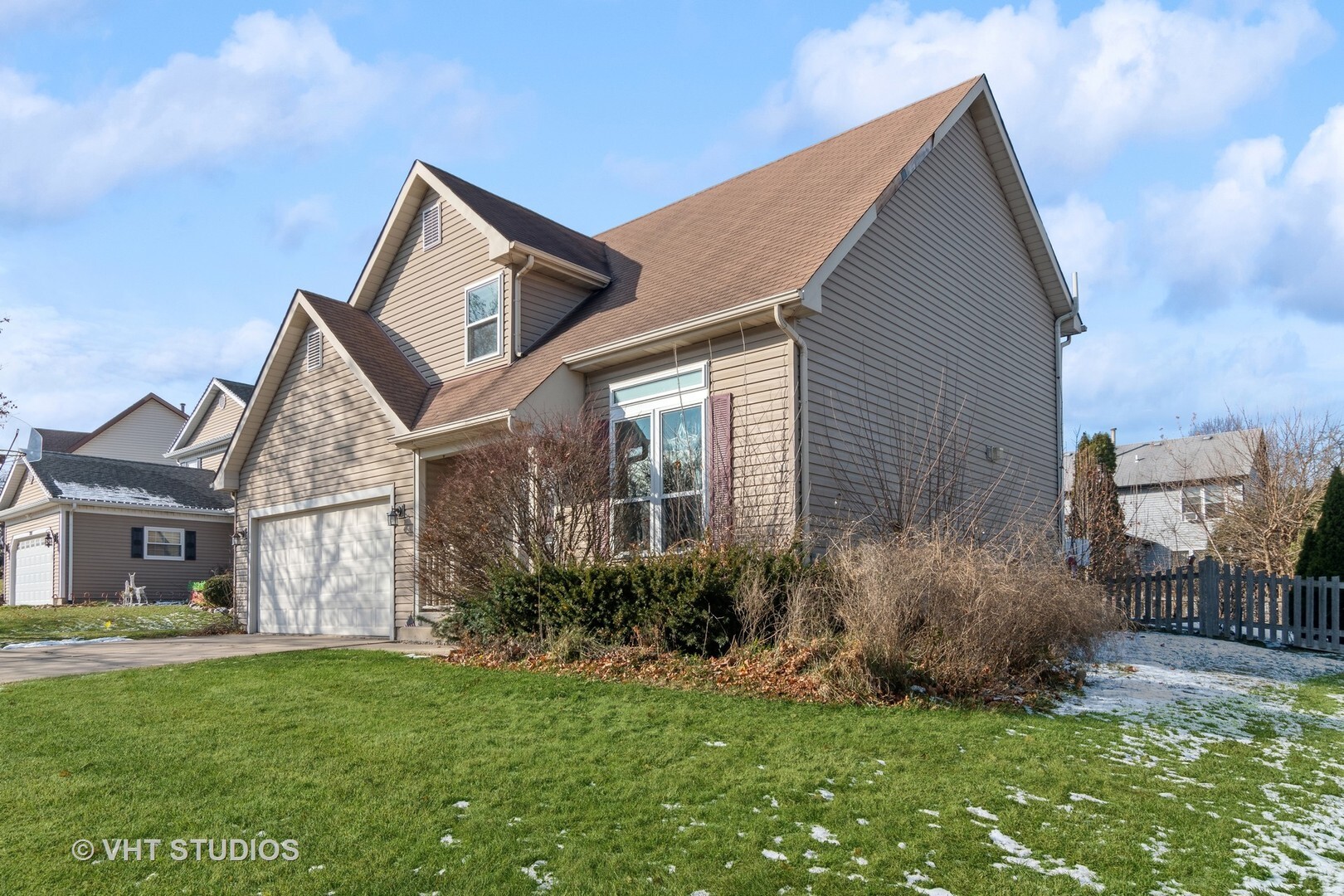 Property Photo: 1198 Monarch Lane IL 60192