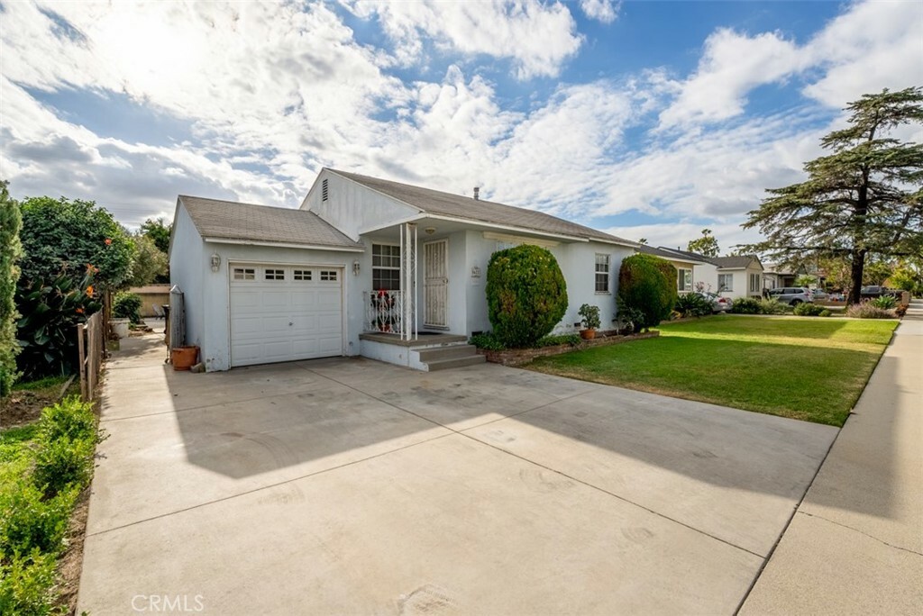 Property Photo:  9422 Homebrook Street  CA 90660 