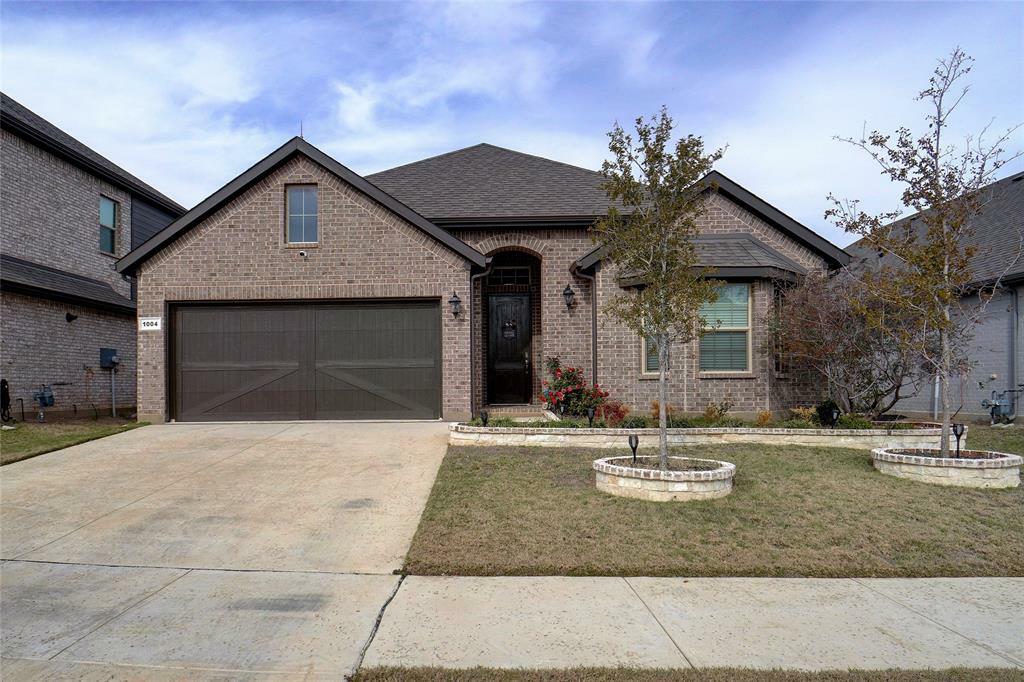 Property Photo:  1004 Whitehall Lane  TX 76226 