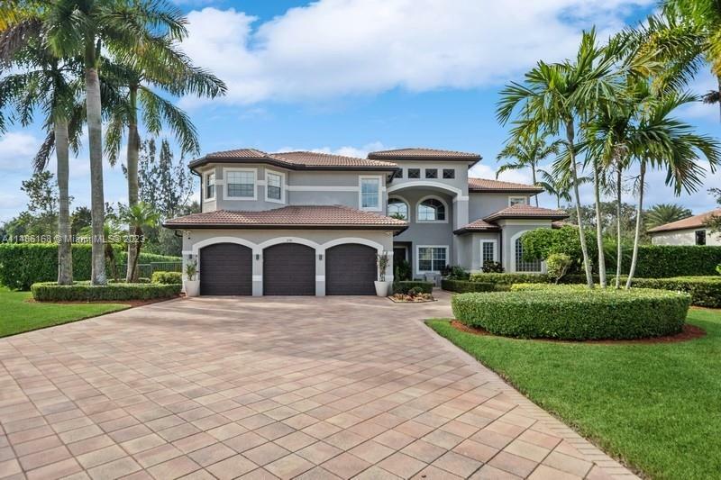Property Photo: 2749 Juniper Ln FL 33330