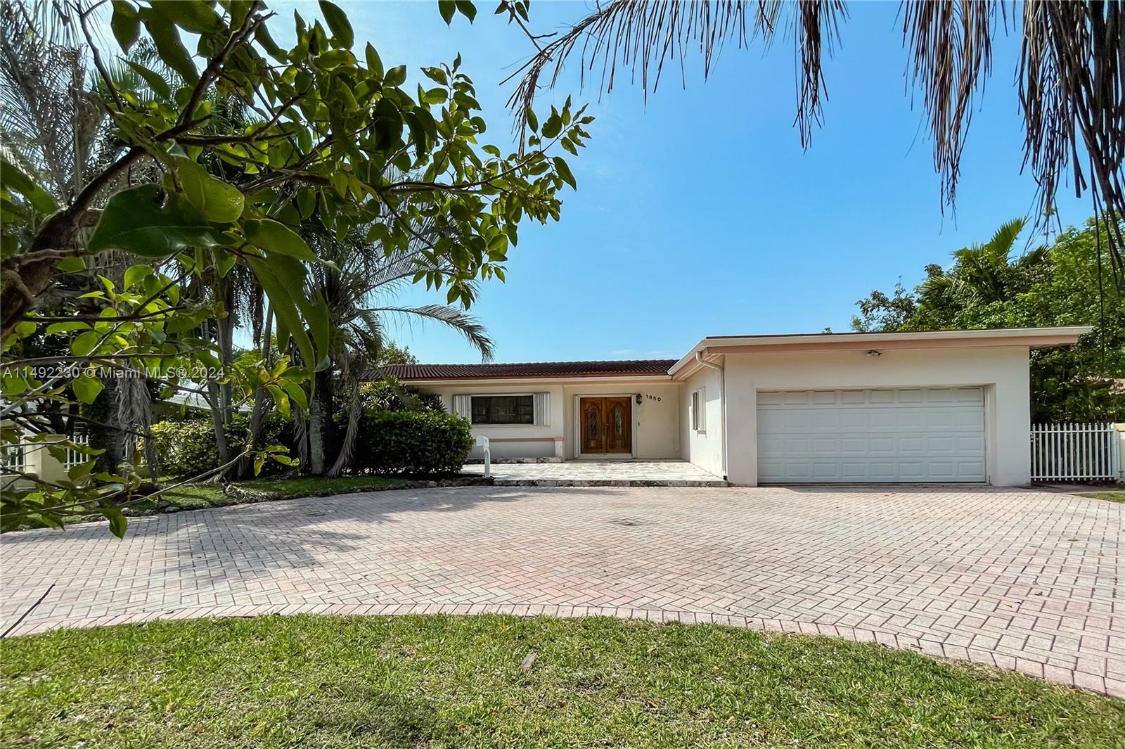 Property Photo:  1850 Hibiscus Dr  FL 33181 