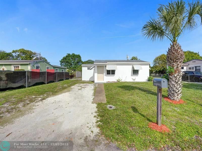 Property Photo:  2309 NW 14th Ct  FL 33311 