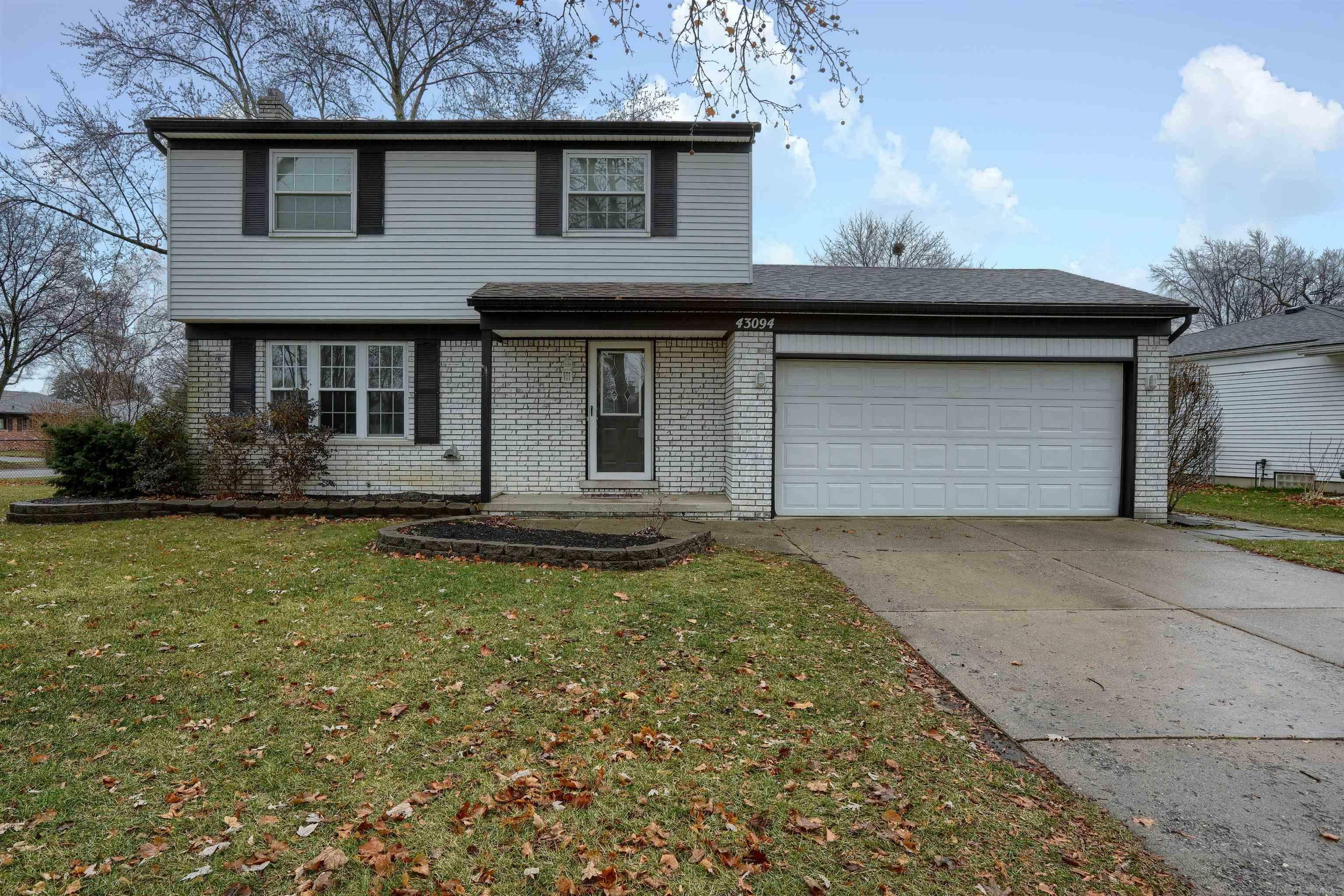 Property Photo:  43094 Hyde Park Dr  MI 48313 