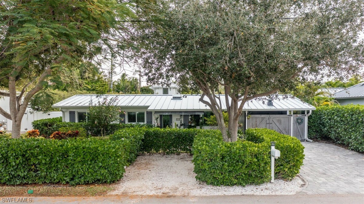 Property Photo: 540 7th Street N FL 34102
