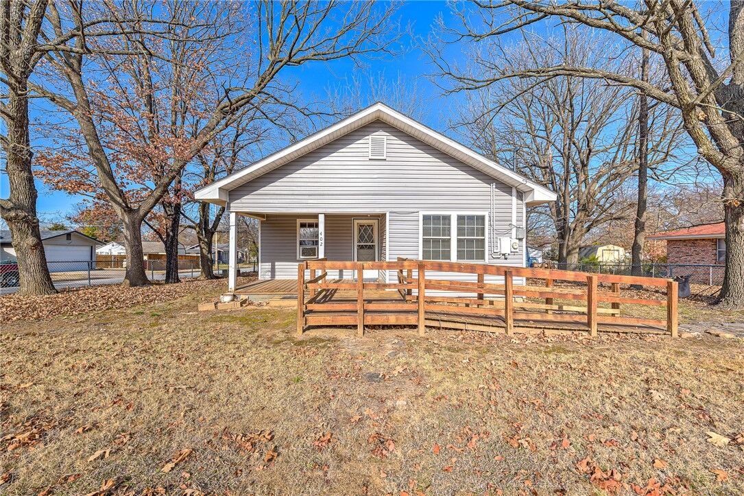 Property Photo:  402 Hart Avenue  AR 72764 