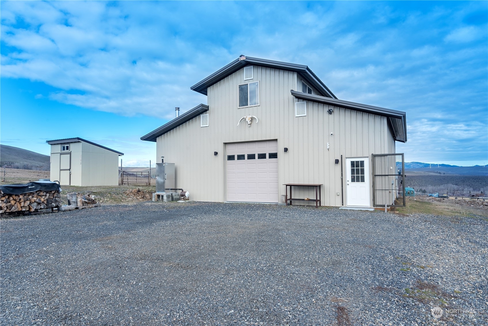 Property Photo:  211 Labrador Drive  WA 98946 