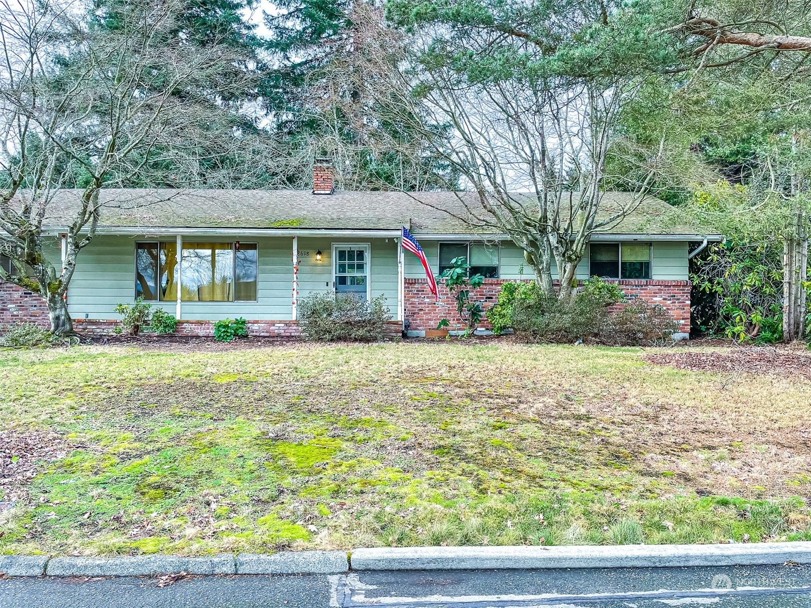 Property Photo: 8618 4th Place SE WA 98208