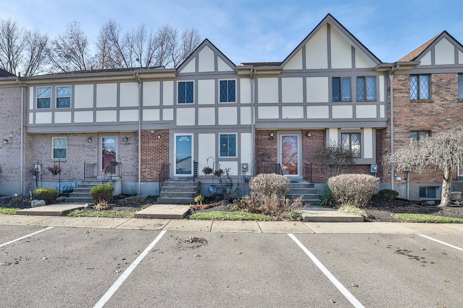 Property Photo: 416 Wellington Court OH 45040