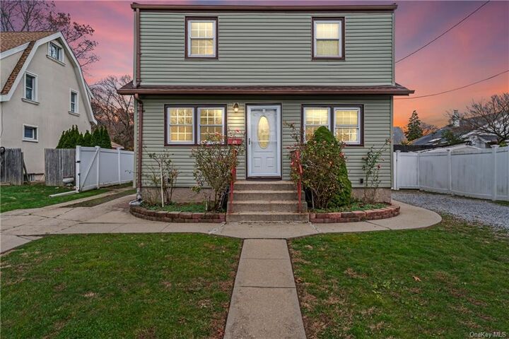 471 Hempstead Gardens Drive  West Hempstead NY 11552 photo