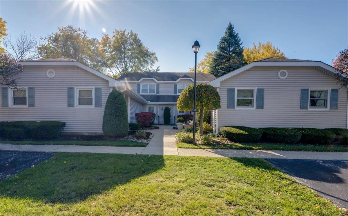 Property Photo: 5325 Creekside Drive D IL 60452