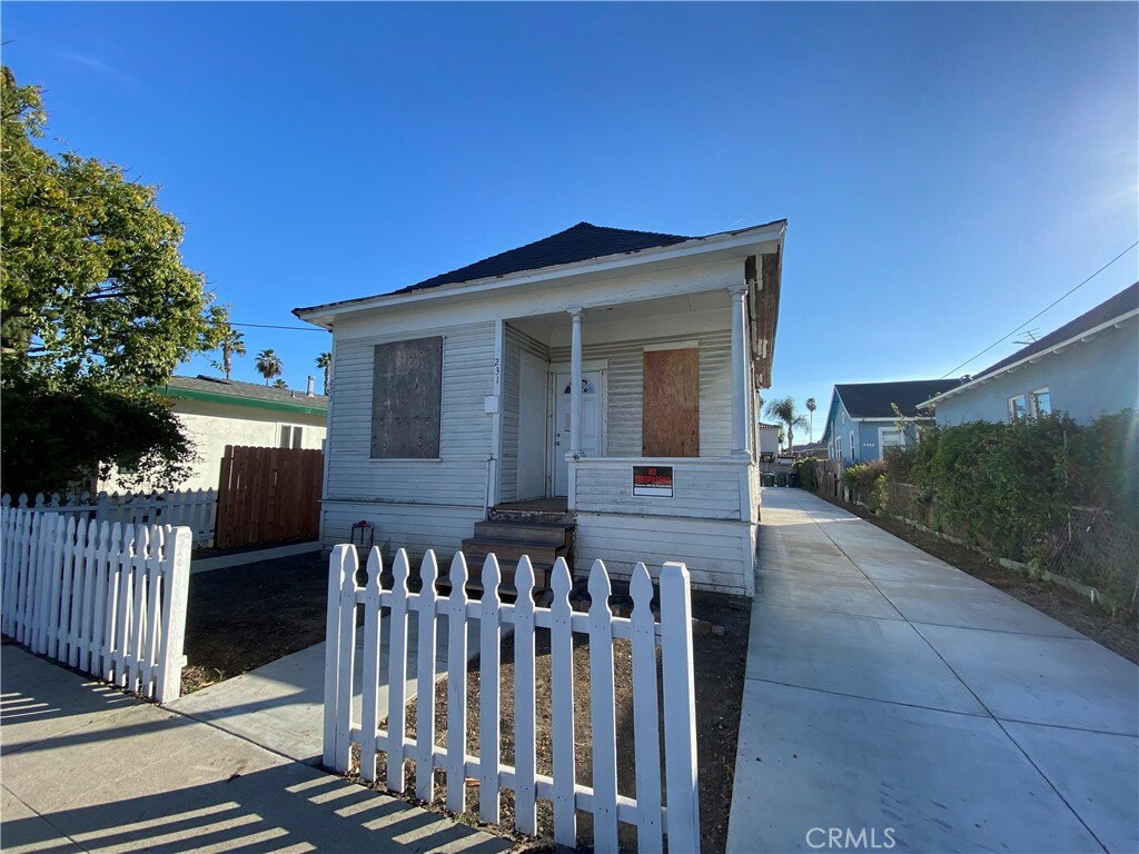 Property Photo:  231 W 16th Street  CA 90731 