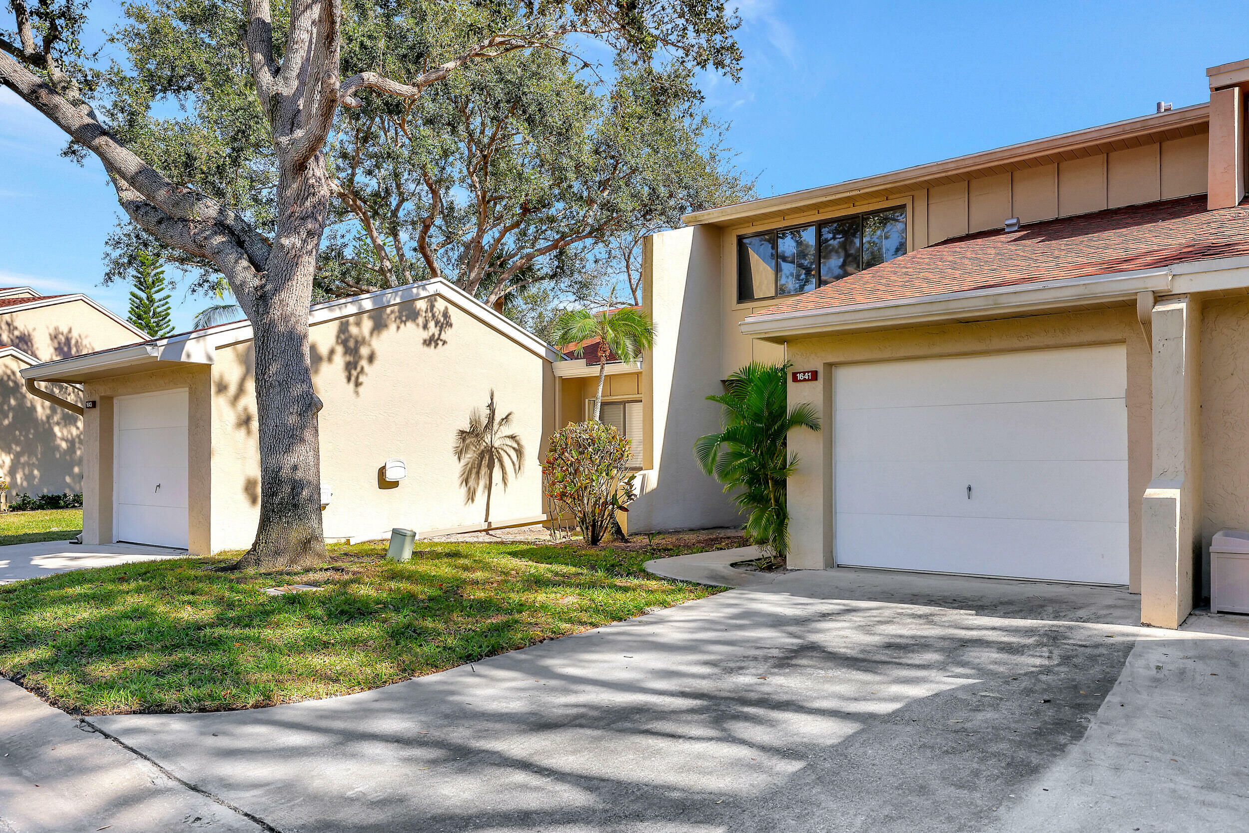 Property Photo:  1641 SW Crossing Circle  FL 34990 