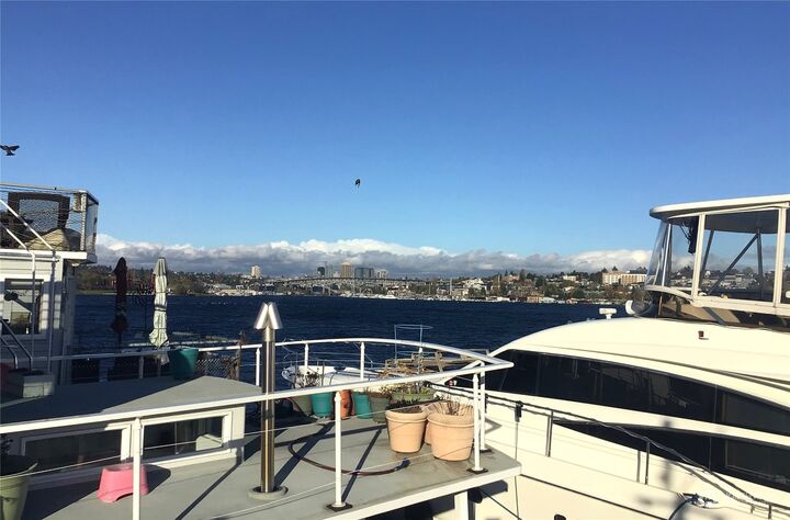 Property Photo: 1900 Westlake Avenue N 19 WA 98109