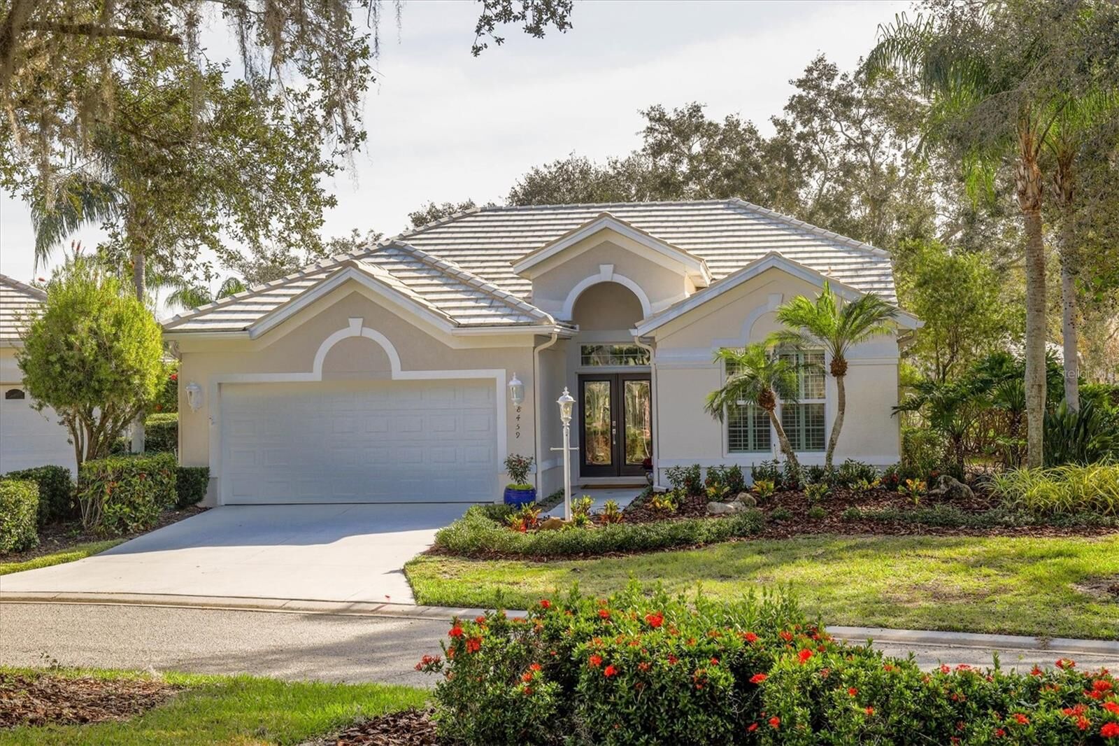 Property Photo: 8459 Idlewood Court FL 34202