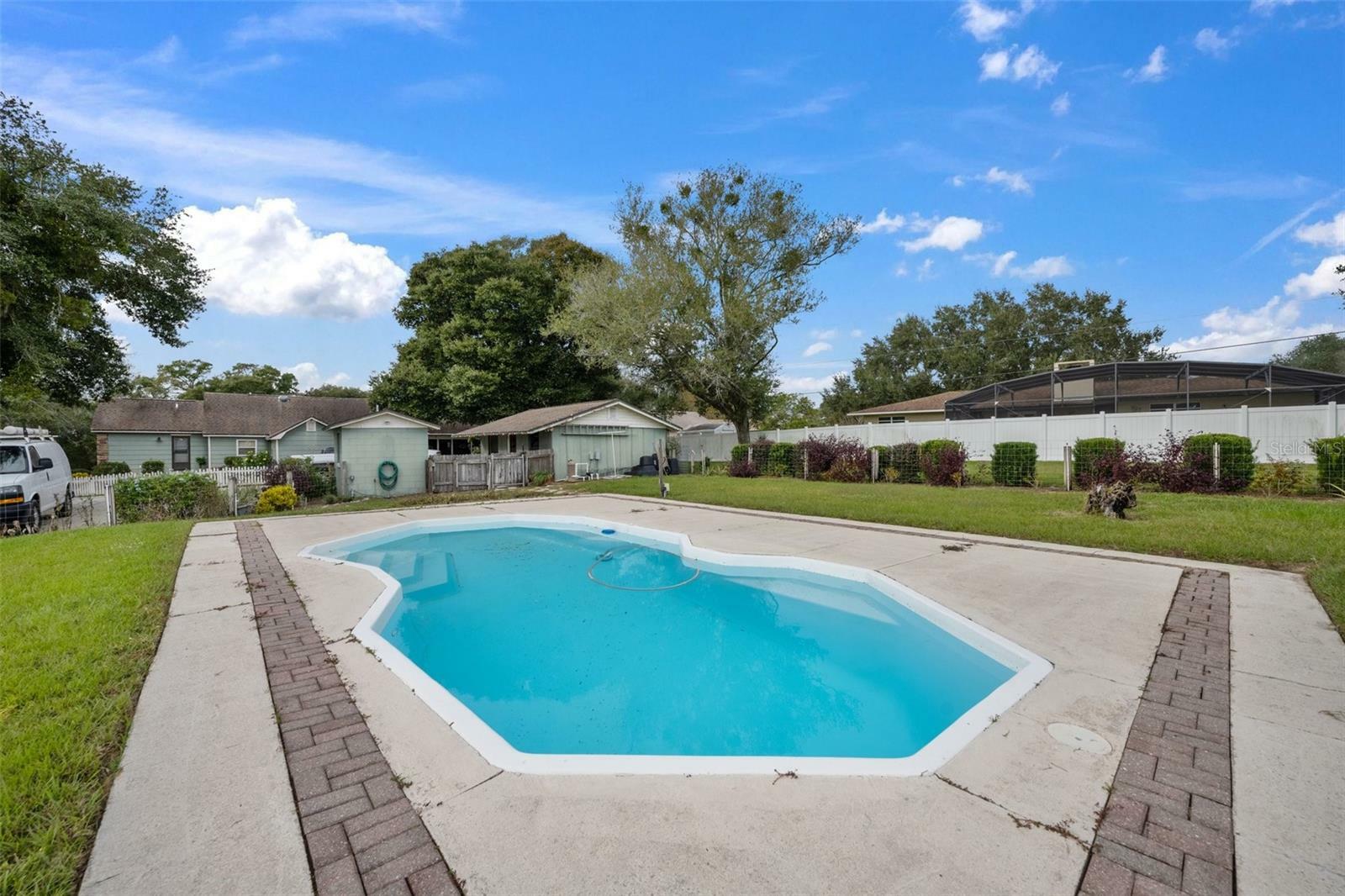 Property Photo:  1211 Country Club Road  FL 32726 