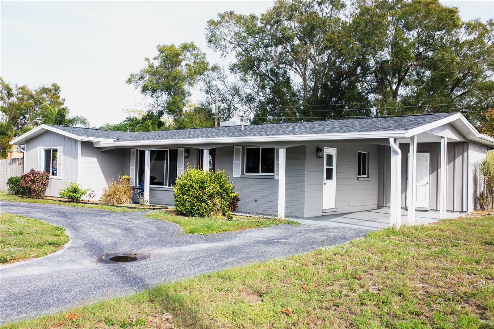 Property Photo:  2415 S Tuttle Avenue  FL 34239 