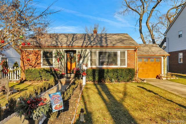 Property Photo:  416 Huntington Street  MI 48043 