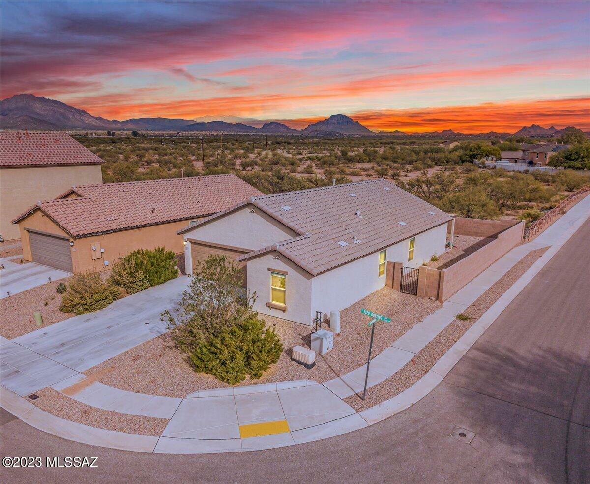 Property Photo: 6179 S Reed Bunting Drive AZ 85757